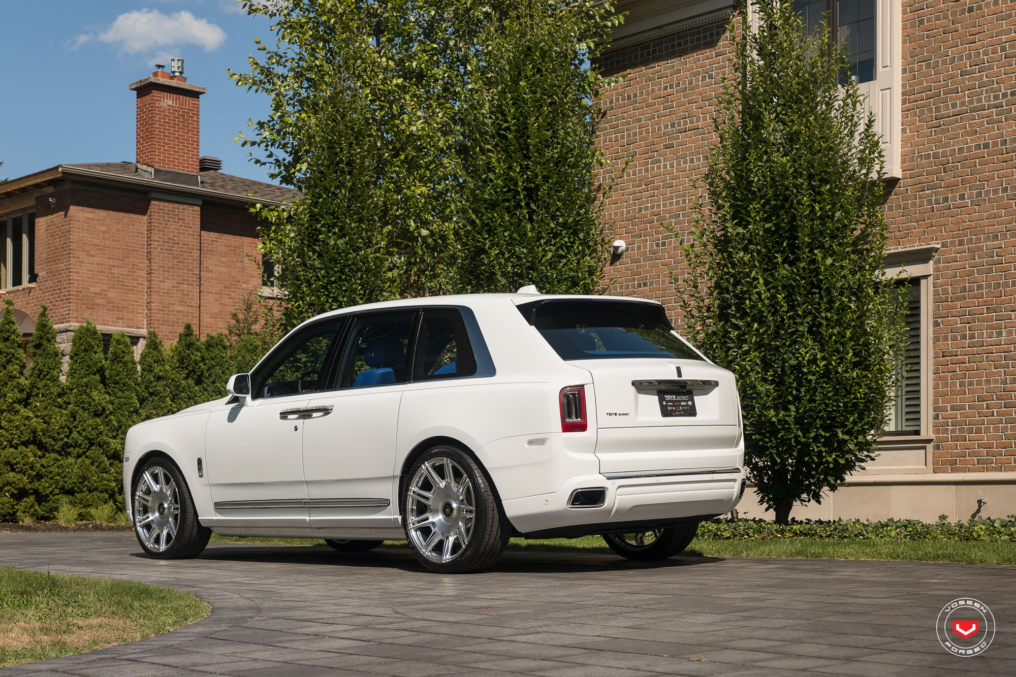 롤스로이스 컬리넌 (Rolls Royce Cullinan)