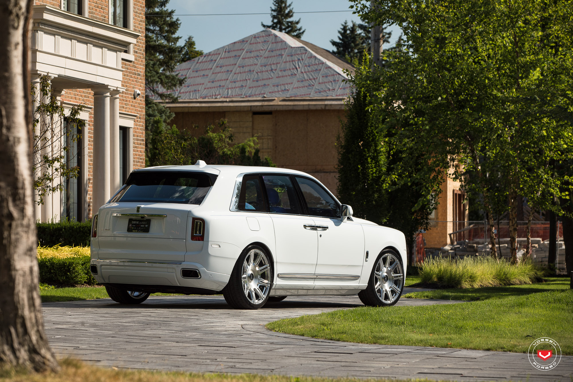 롤스로이스 컬리넌 (Rolls Royce Cullinan)