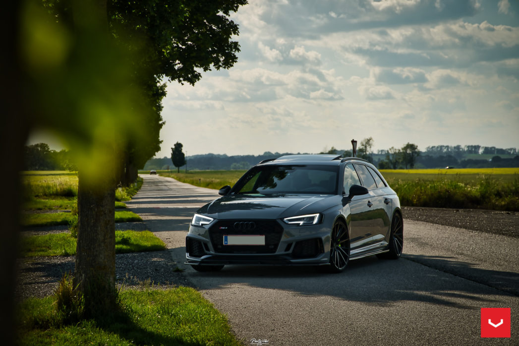 아우디 RS4