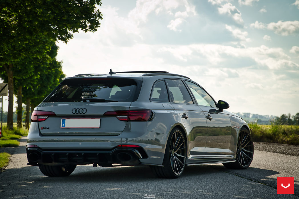 아우디 RS4