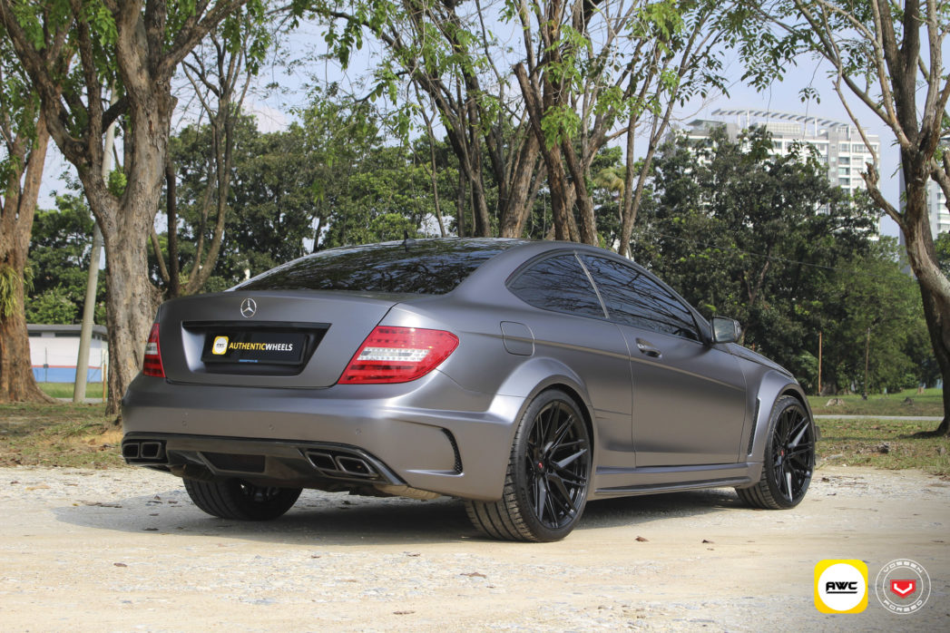 메르세데스 벤츠 C63 AMG