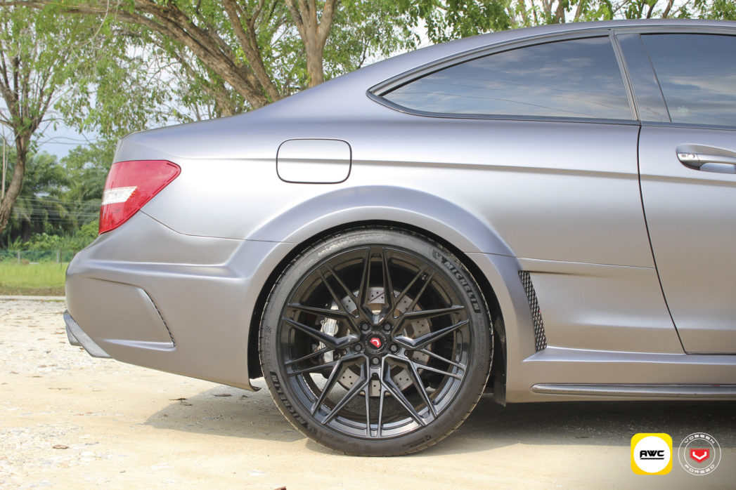 메르세데스 벤츠 C63 AMG