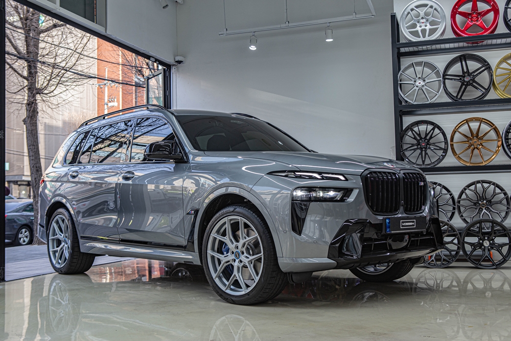 BMW X7 M60i