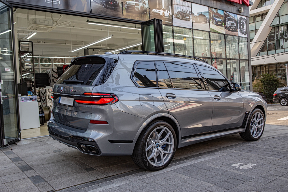 BMW X7 M60i