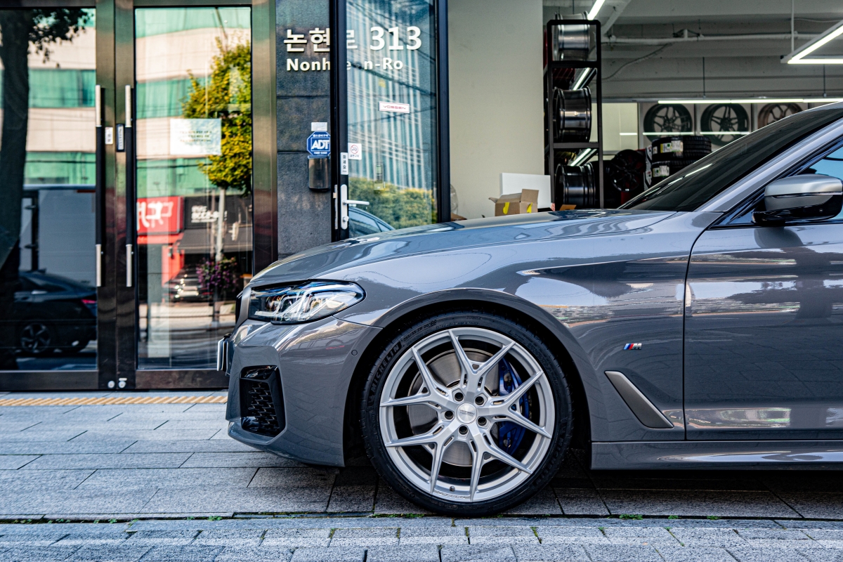BMW M550i
