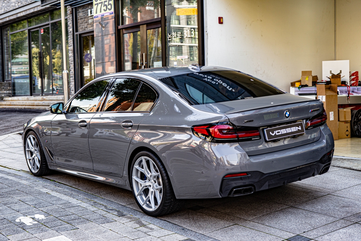 BMW M550i