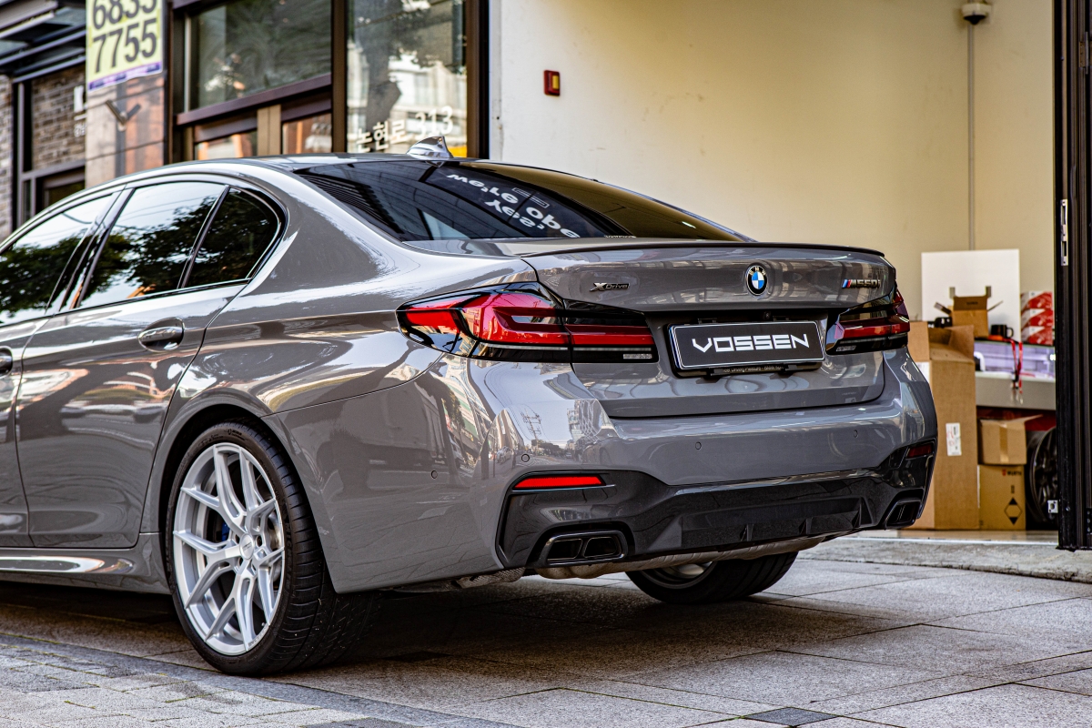 BMW M550i